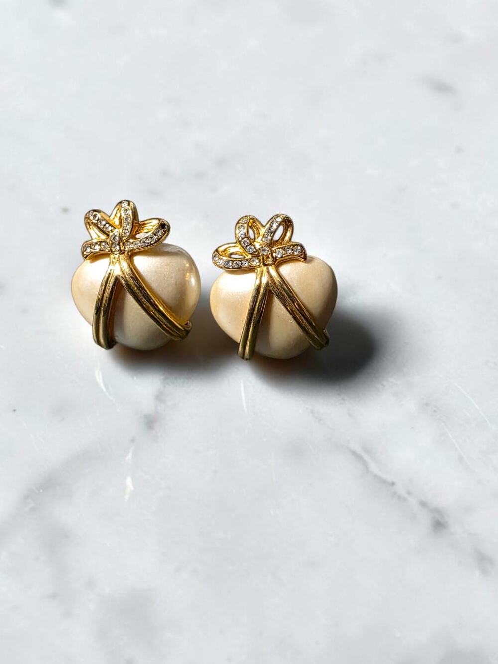 Vintage Gold Tone Faux Pearl Heart Rhinestone Bow Clip On Earrings